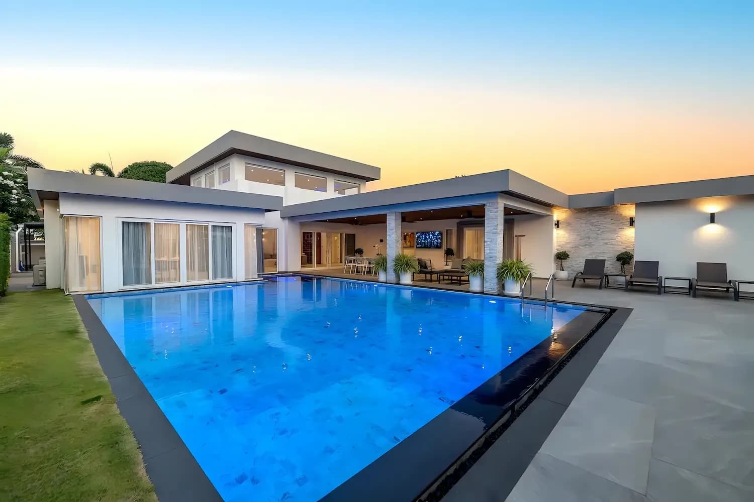Siam Royal View — Villa Melina