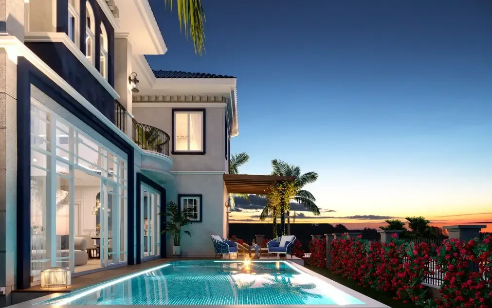 Личный бассейн у стеклянной стены гостиной виллы ночью, посёлок Above Elements Villas, Пхукет