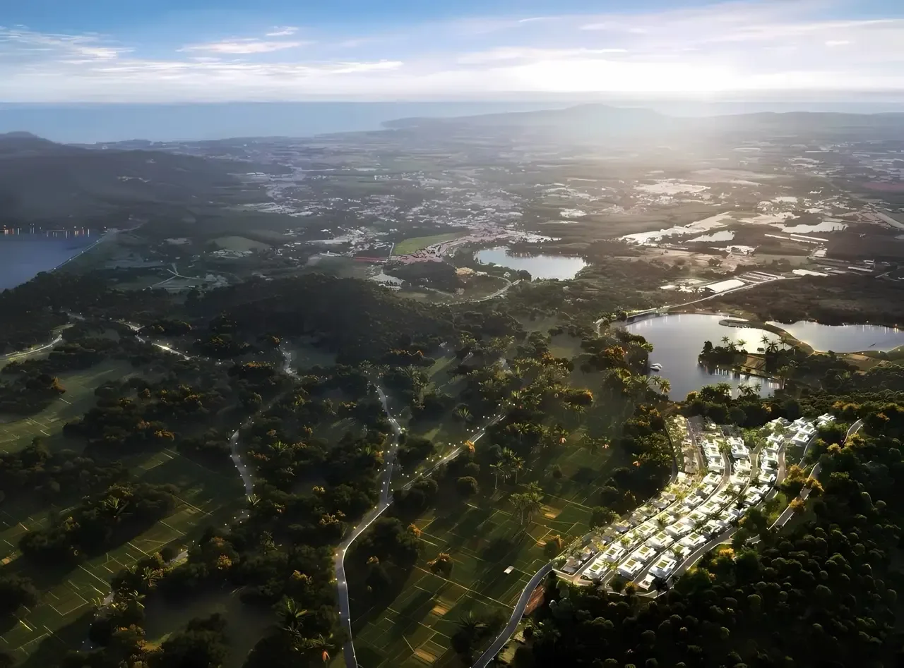 Вид с высоты на холмы Таланга и территорию посёлка Ayana Luxury Villas, Пхукет