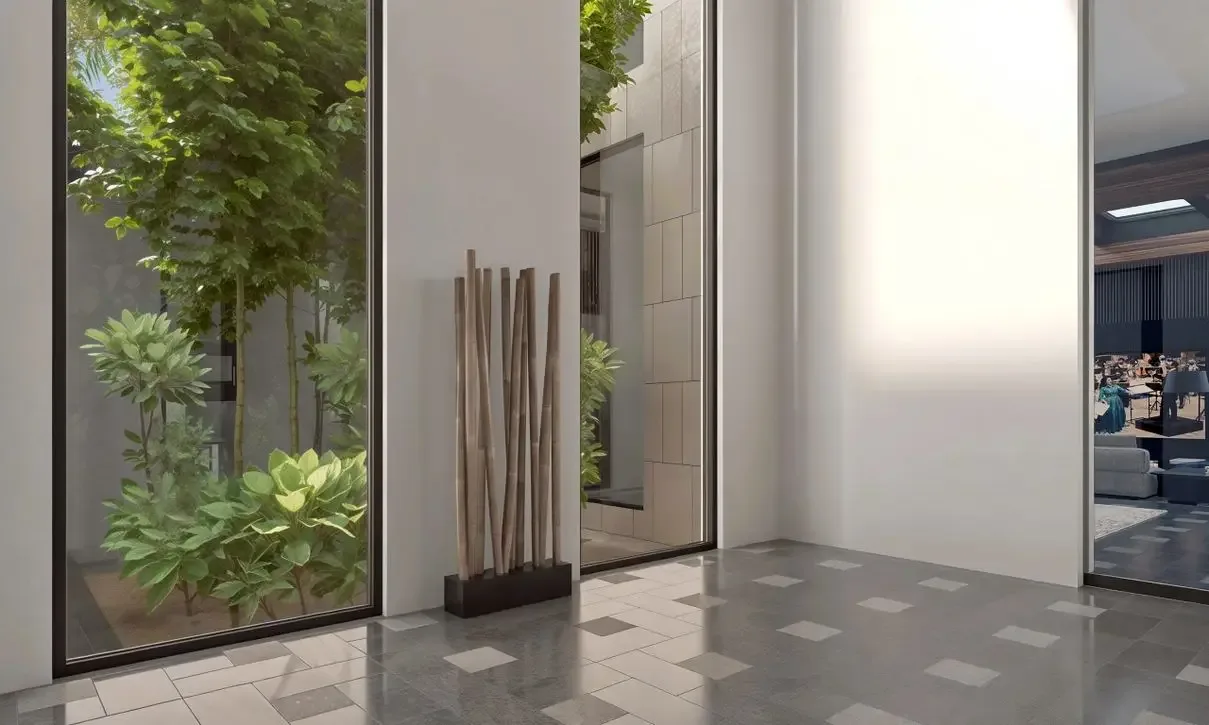 Внутренний дворик с зелёным патио между комнатами виллы Bamboo Luxury Villa, Хуай-Яй, Паттайя