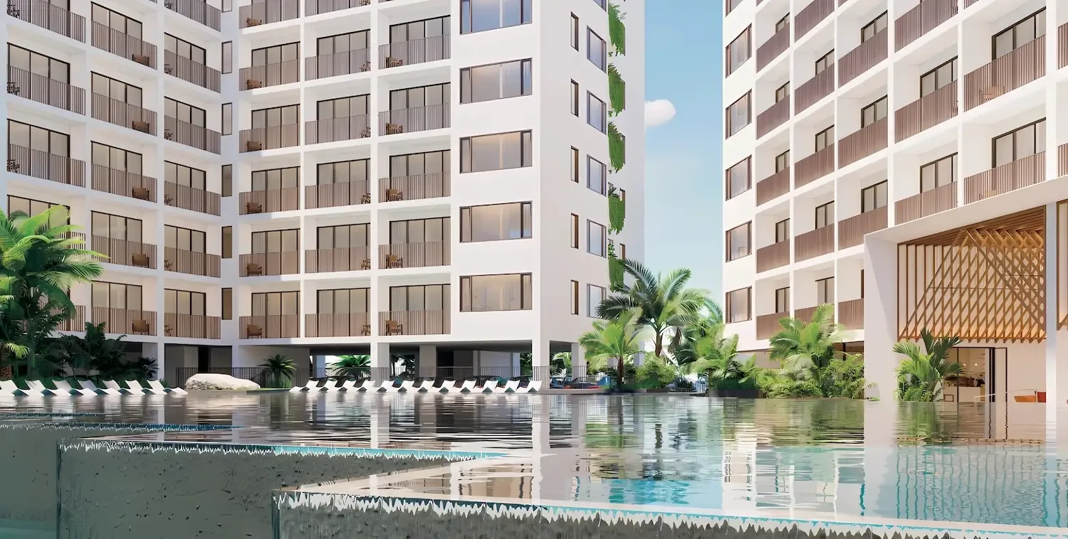 Фасады восьмиэтажных корпусов и бассейн во дворе Fantasea Condo Chalong, Чалонг, Пхукет