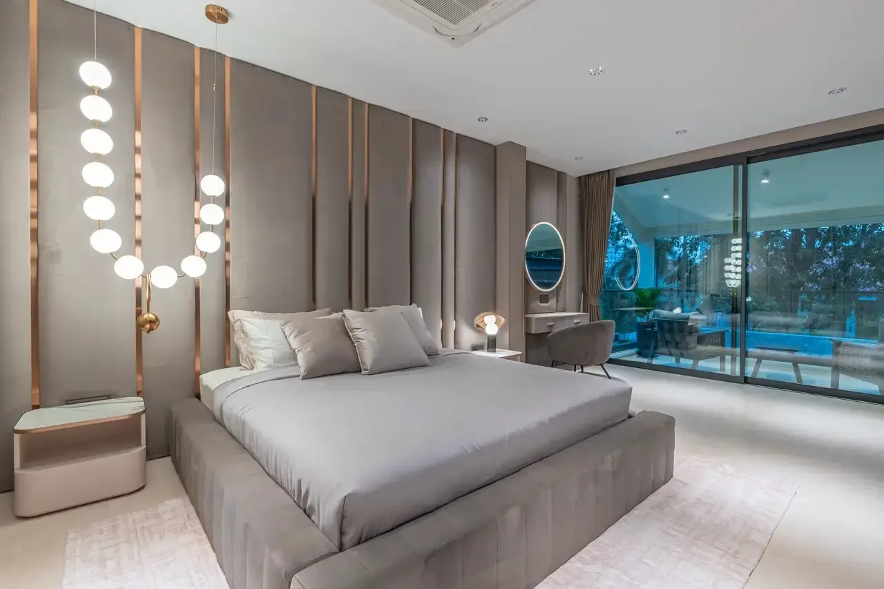 Меблированная спальня с кроватью king size и панорамным окном, Jomtien Villas, На-Джомтьен, Паттайя