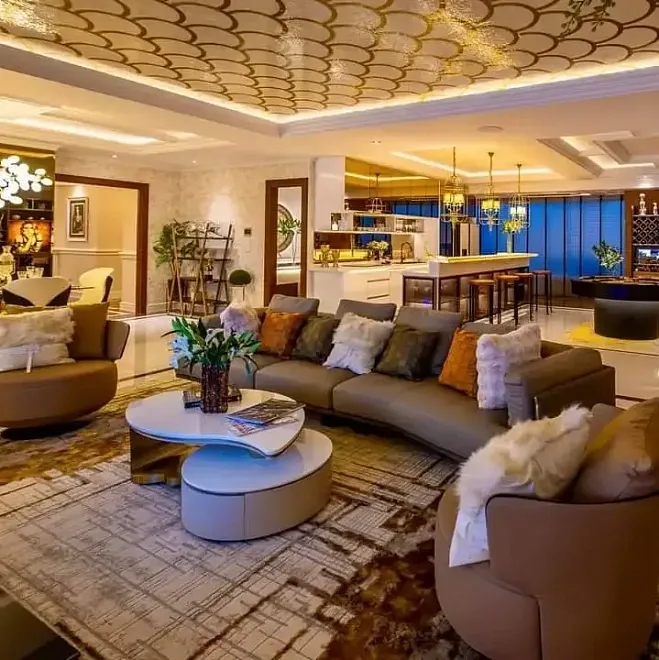 Гостиная с угловым диваном и кухней, отделка ЖК The Riviera Malibu