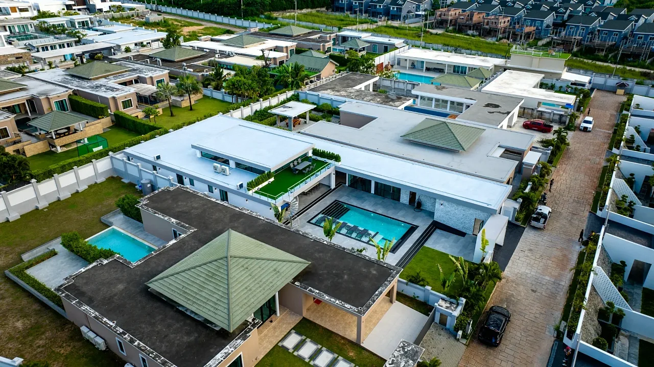 Закрытый посёлок Siam Royal View с высоты птичьего полёта, Джомтьен, Паттайя