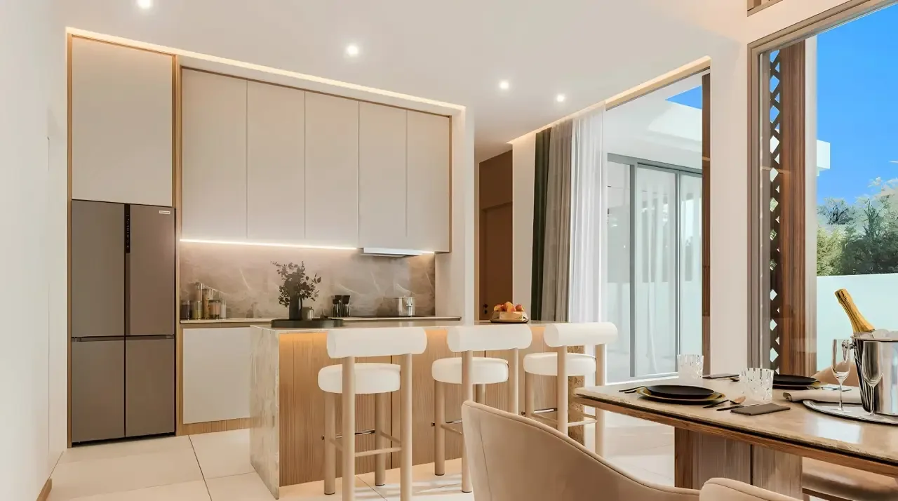 Кухня с островом и встроенной техникой в вилле The Ozone Campus Villa, Таланг, Пхукет